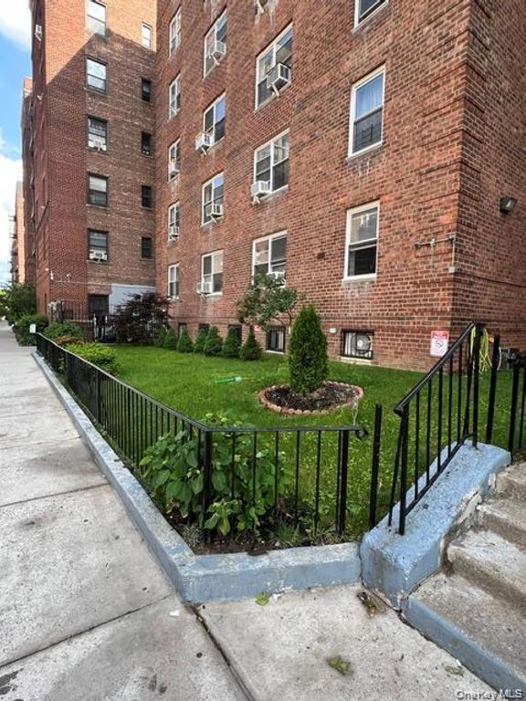 64-74 Saunders Street 1E, Rego Park, NY 11374 — photo 3