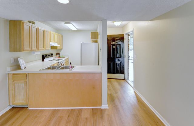 805 Andrea Lane, Hanahan, SC 29410