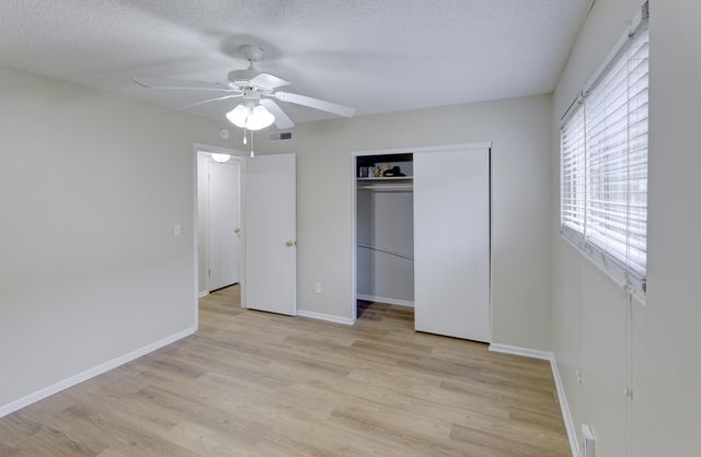 805 Andrea Lane, Hanahan, SC 29410