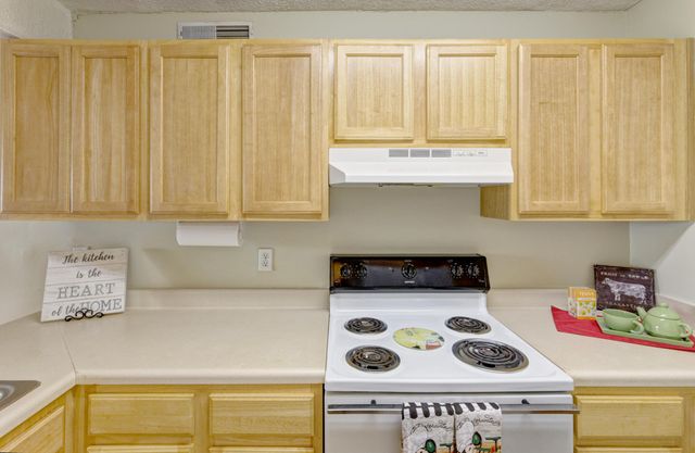 805 Andrea Lane, Hanahan, SC 29410