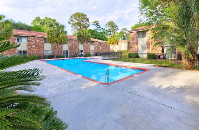 805 Andrea Lane, Hanahan, SC 29410