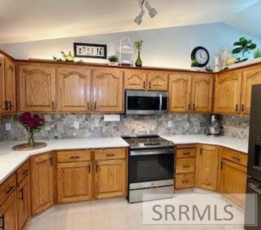 Image 7 of property listing at 460 Pevero Drive, Idaho Falls, ID 83401