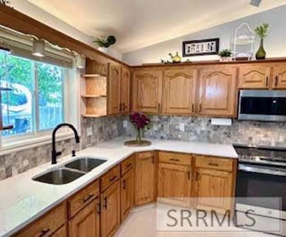 Image 9 of property listing at 460 Pevero Drive, Idaho Falls, ID 83401