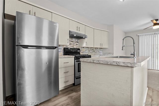 5403 Katherine Street, Dearborn Heights, MI 48125