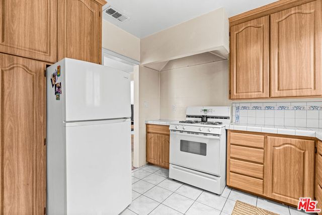 1701 La Fayette Road, Los Angeles, CA 90019