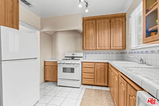 1701 La Fayette Road, Los Angeles, CA 90019