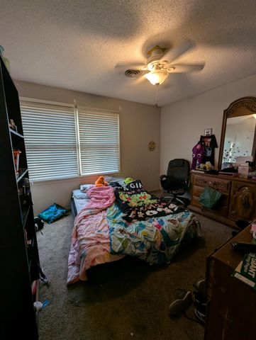 405 W Olive Street, Bolivar, MO 65613