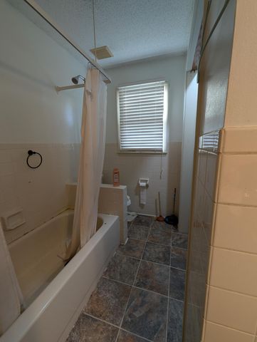 405 W Olive Street, Bolivar, MO 65613