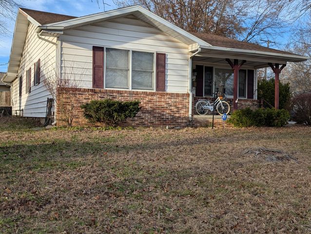 405 W Olive Street, Bolivar, MO 65613