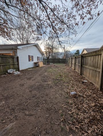 405 W Olive Street, Bolivar, MO 65613