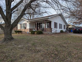 405 W Olive Street, Bolivar, MO 65613