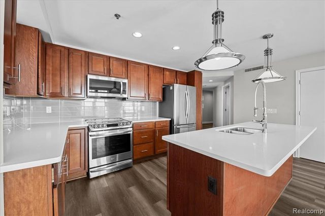 525 W Lafayette Boulevard 16D, Detroit, MI 48226