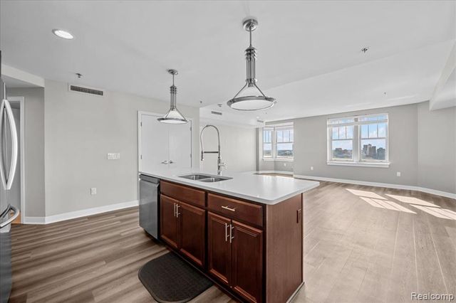 525 W Lafayette Boulevard 16D, Detroit, MI 48226