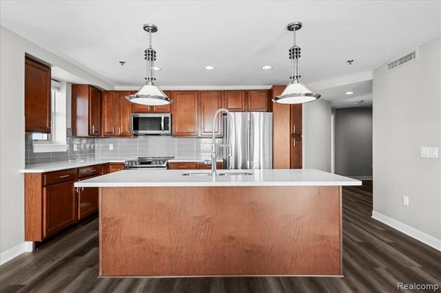 525 W Lafayette Boulevard 16D, Detroit, MI 48226
