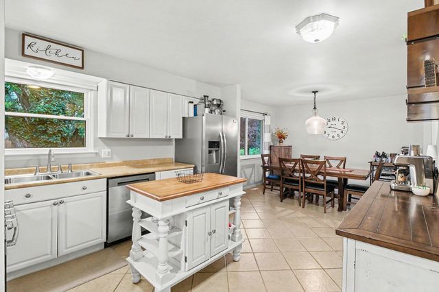 542 Eastlook Drive, Saline, MI 48176