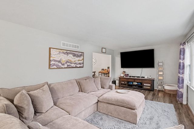 542 Eastlook Drive, Saline, MI 48176
