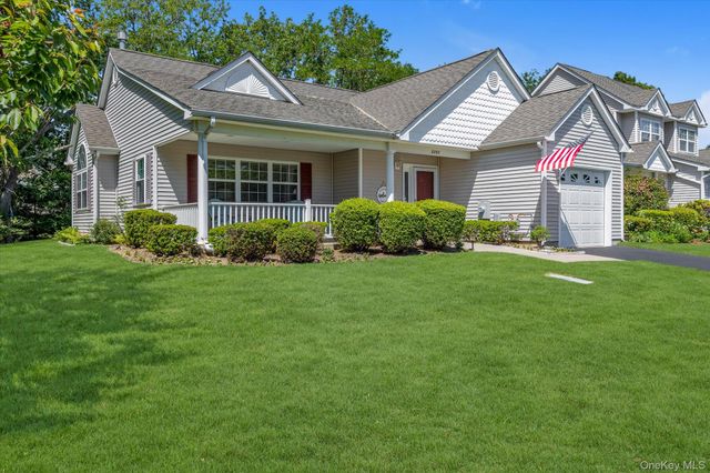 2201 Pebble Beach Path 2201, Riverhead, NY 11901