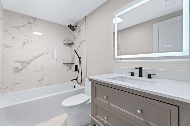 129 W Brandon Court 23, Palatine, IL 60067