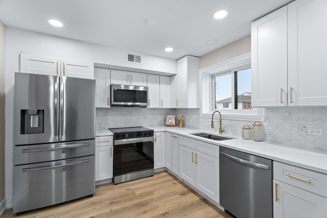 129 W Brandon Court 23, Palatine, IL 60067