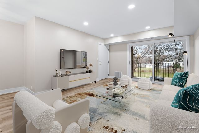 129 W Brandon Court 23, Palatine, IL 60067