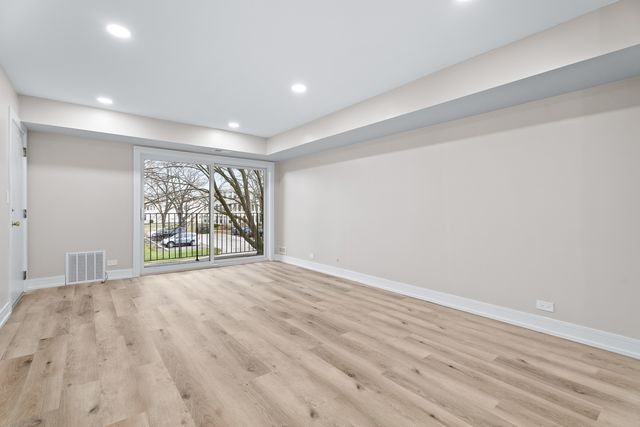 129 W Brandon Court 23, Palatine, IL 60067