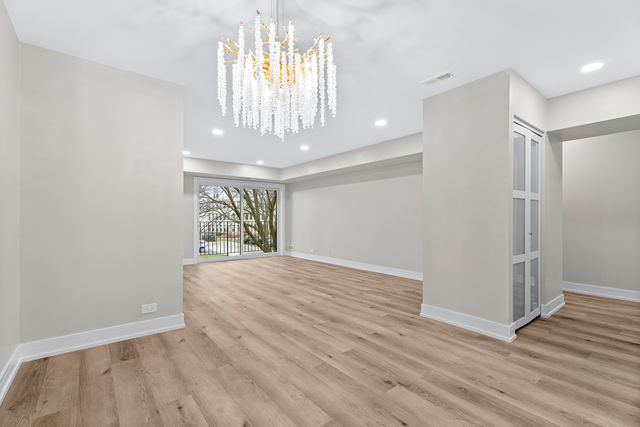 129 W Brandon Court 23, Palatine, IL 60067