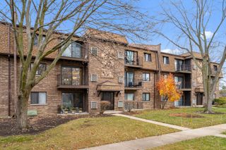 129 W Brandon Court 23, Palatine, IL 60067