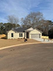 412 Colt Court, Kathleen, GA 31047