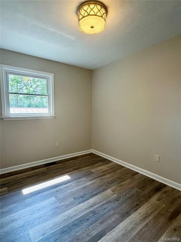 341 Sibley Road, Trenton, MI 48183