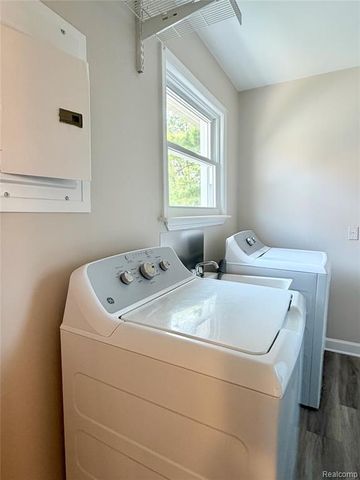 341 Sibley Road, Trenton, MI 48183