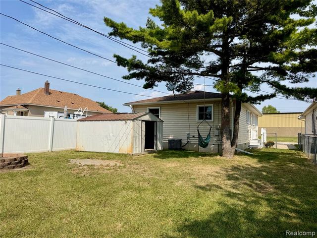 341 Sibley Road, Trenton, MI 48183
