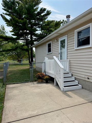 341 Sibley Road, Trenton, MI 48183