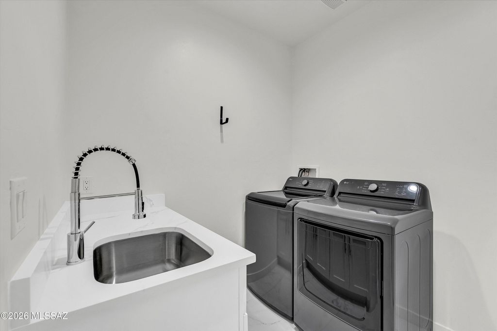 Image 25 of property listing at 4091 W Gates Creek Court, Tucson, AZ 85745