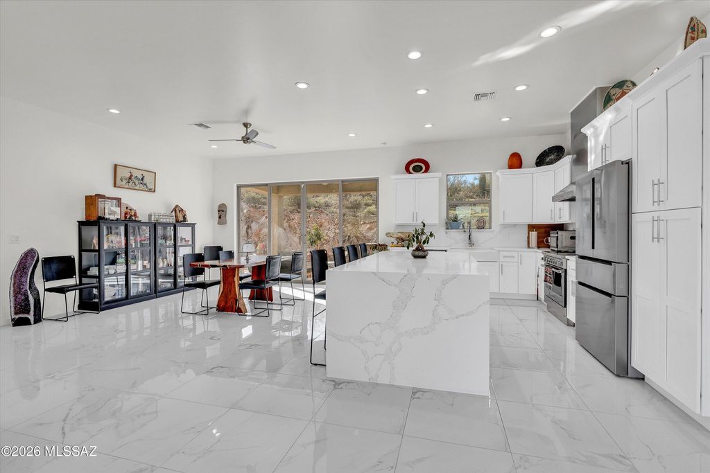 Image 8 of property listing at 4091 W Gates Creek Court, Tucson, AZ 85745