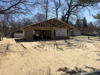 170 N 6th Avenue, Fruitport Vllg, MI 49415