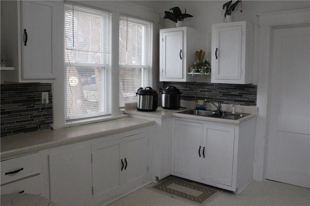 2201 S 14th Street, St Joseph, MO 64503