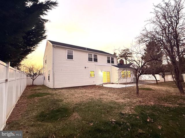 4001 MIDDLE RIDGE DR, Fairfax, VA 22033