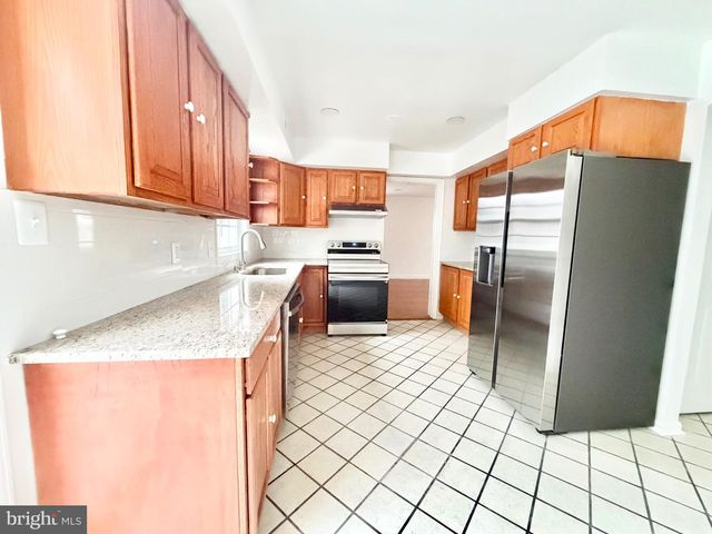 4001 MIDDLE RIDGE DR, Fairfax, VA 22033