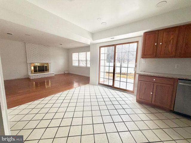 4001 MIDDLE RIDGE DR, Fairfax, VA 22033