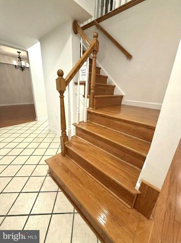 4001 MIDDLE RIDGE DR, Fairfax, VA 22033