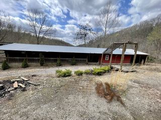 250 Possum Hollow Rd, Dowelltown, TN 37059
