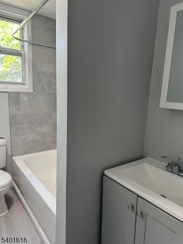 35 Arlington Ave 2, Jersey City, NJ 07305