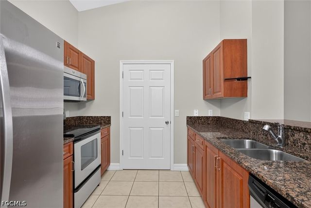 8521 Oakshade CIR 422, Fort Myers, FL 33919