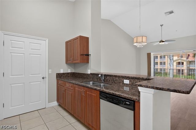 8521 Oakshade CIR 422, Fort Myers, FL 33919