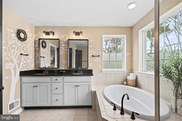 5 HOLLYCREST PL, Stafford, VA 22554