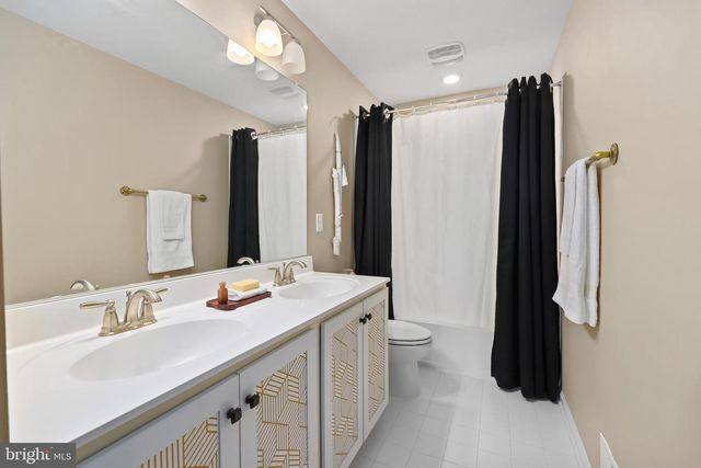 5 HOLLYCREST PL, Stafford, VA 22554