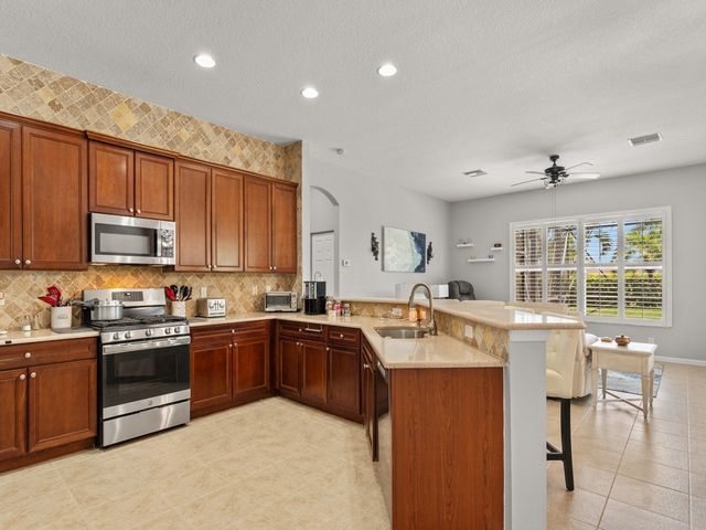 605 Tangelo Circle SW, Vero Beach, FL 32968