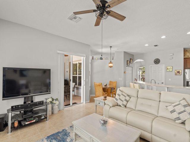 605 Tangelo Circle SW, Vero Beach, FL 32968