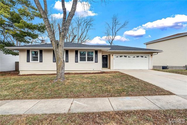 141 Oak Drive, St Peters, MO 63376