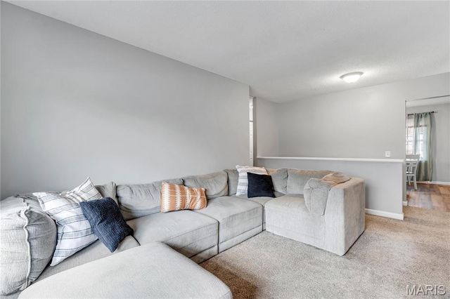 141 Oak Drive, St Peters, MO 63376